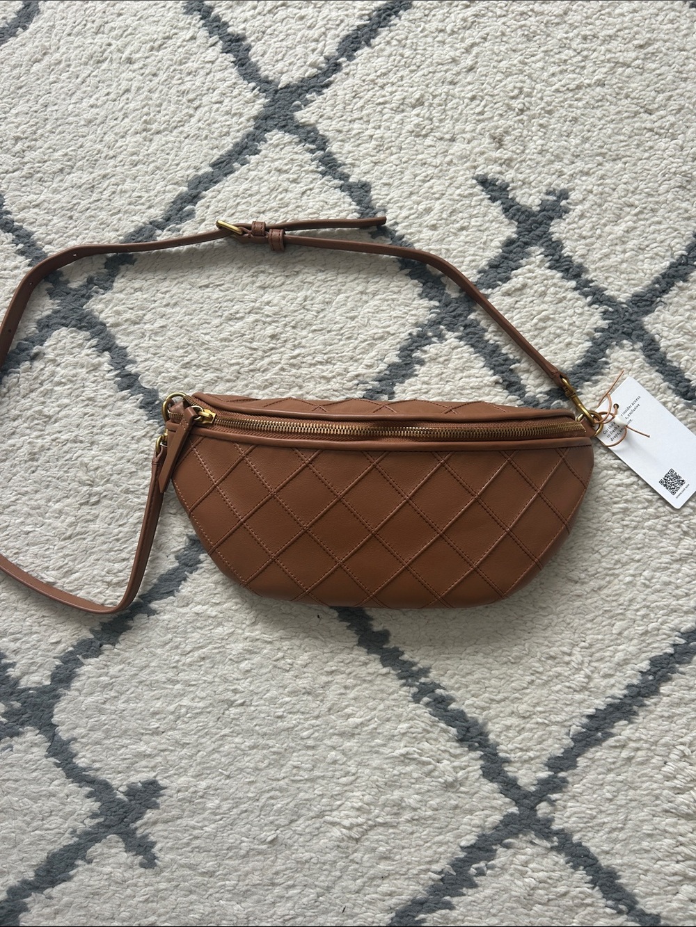 Quince Italian leather diamond stitch sling - Picture 2 of 6
